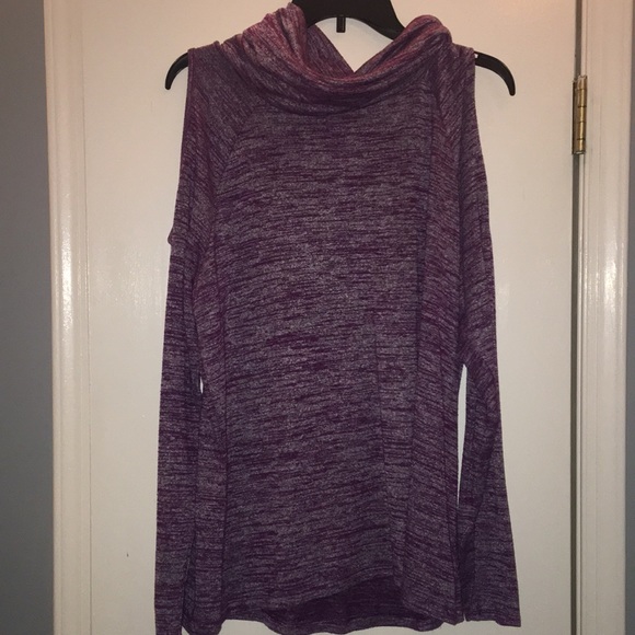 long sleeve shirt with open shoulders - Picture 1 of 3